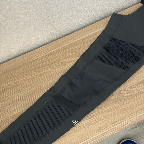 Alo high-waist moto leggings - Picture 2 of 3